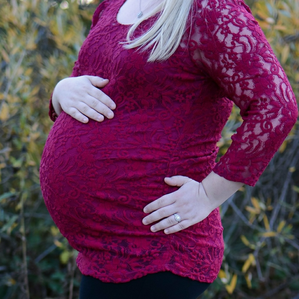 Red lace Jessica Simpson maternity top